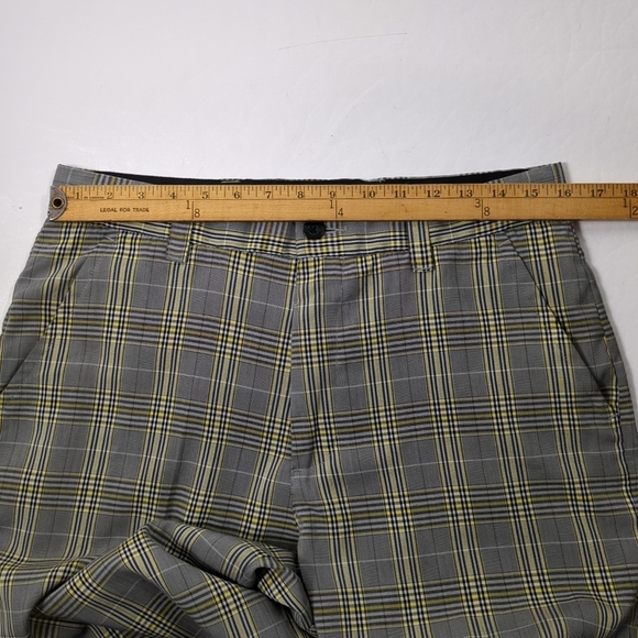 Travis Mathew Beck Shorts Mens Size 32 Plaid Golf EUC - Picture 7 of 8